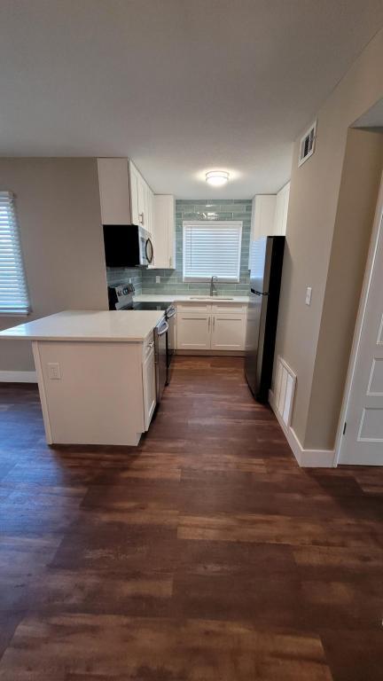 Building Photo - 6000 Metcalf Lane 1A Overland Park KS 66202
