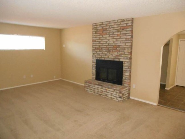 Building Photo - 1428 E Harmony Ave