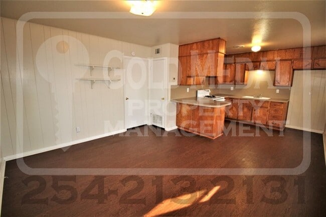 Building Photo - 801 Pecan Cir