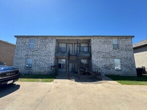 Building Photo - 3203 Toledo Dr