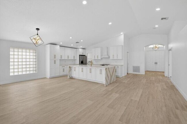 Foto del edificio - 11728 Dove Hollow Ave