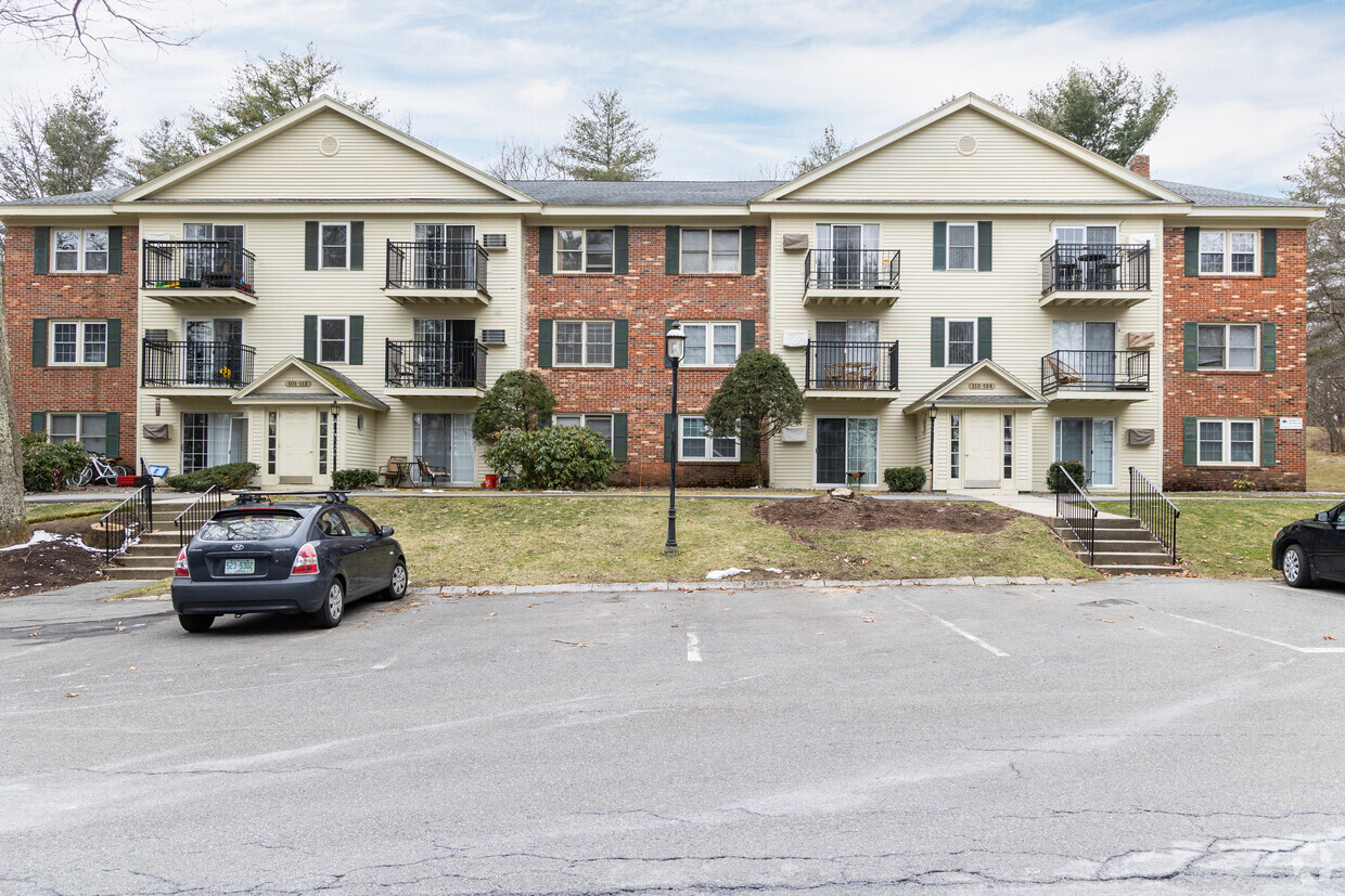 1 Oak Hill Ln Nashua, NH - Oak Hill Condominiums