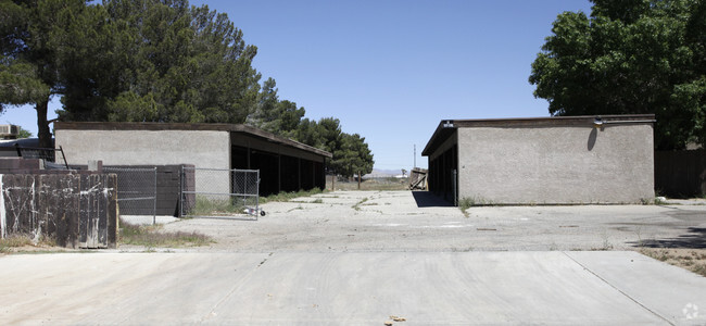 Building Photo - Vintage Apts (Adelanto)