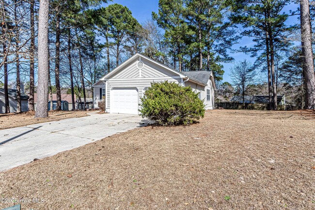 Building Photo - 307 White Pine Ct