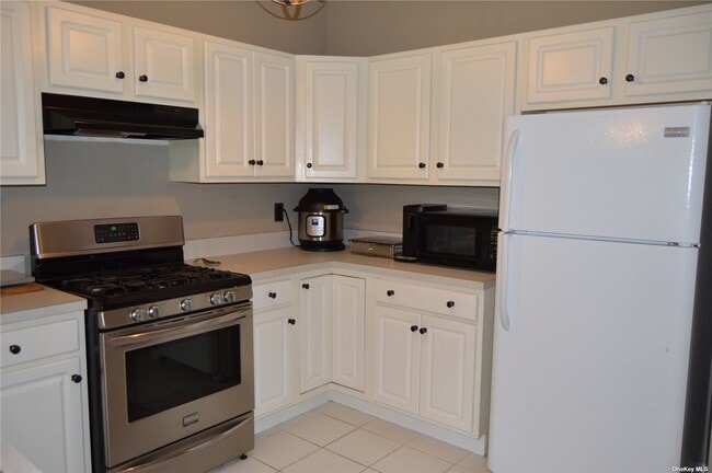 Building Photo - 215 Windward Dr