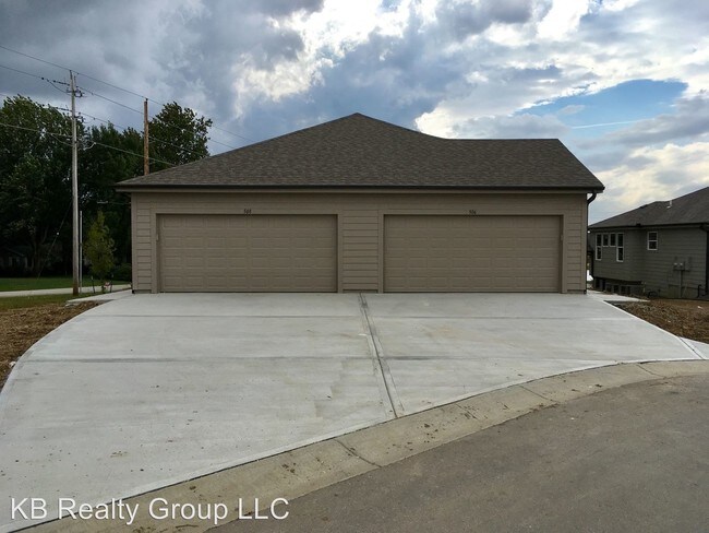 Building Photo - 3 br, 3 bath House - 508 SE Maple Dr