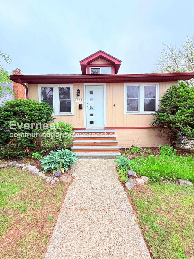 Building Photo - 1557 Leroy St