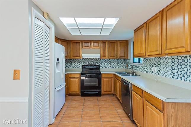 Building Photo - 4 br, 2 bath House - 4029 Stonehaven Rd