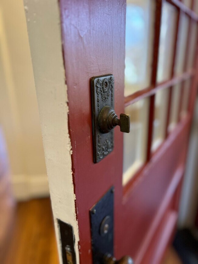 Building Photo - North AVL -  Renovated Arts & Crafts Cottage