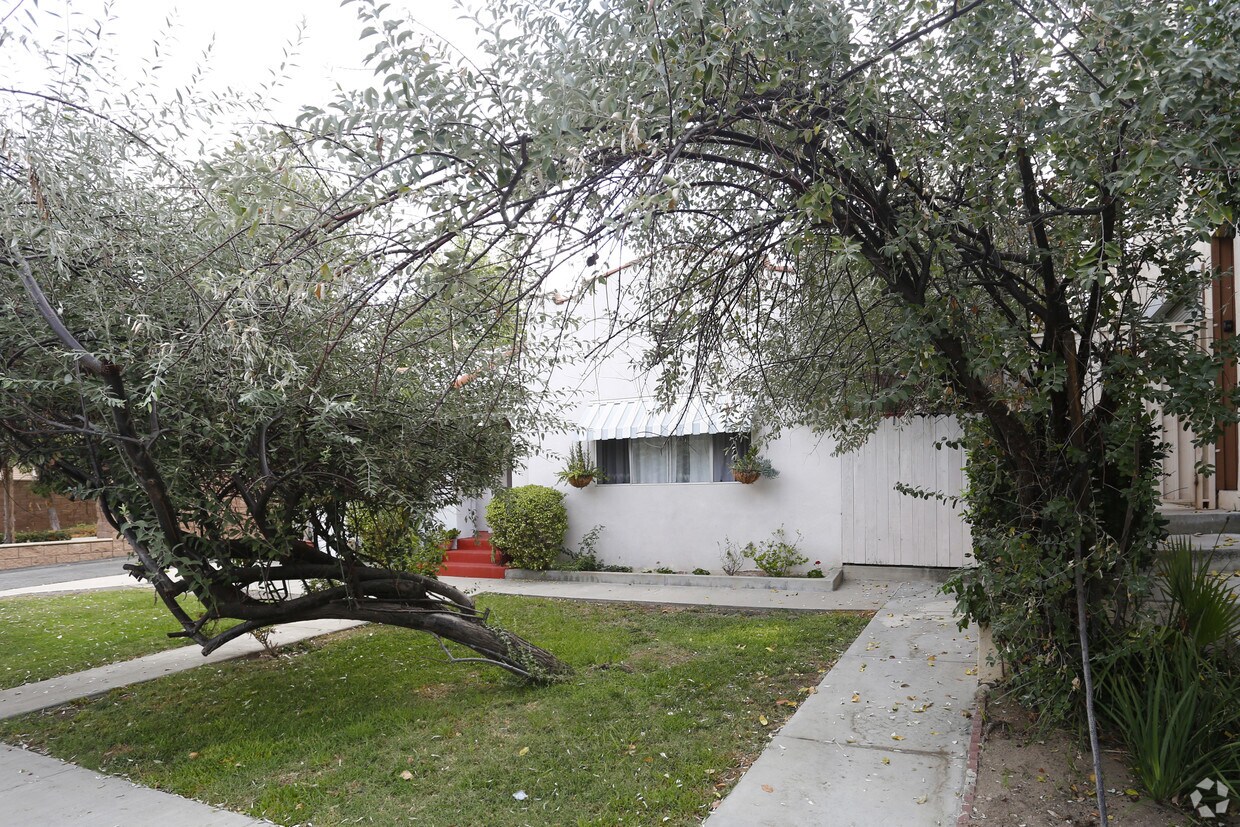 Foto del edificio - 1120 Melrose Ave