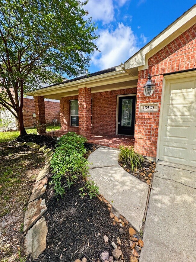 Building Photo - 19523 Country Mountain Ct