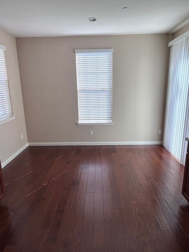 Foto del edificio - BEAUTIFUL HOME IN WEST ROSEVILLE!!