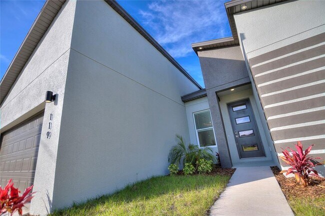 Building Photo - 119 Tulip Ln