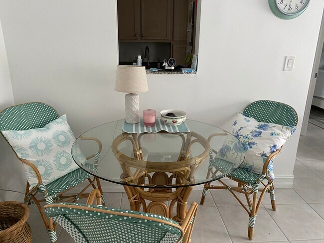 Dining-Cafe Table - 290 Sunrise Dr