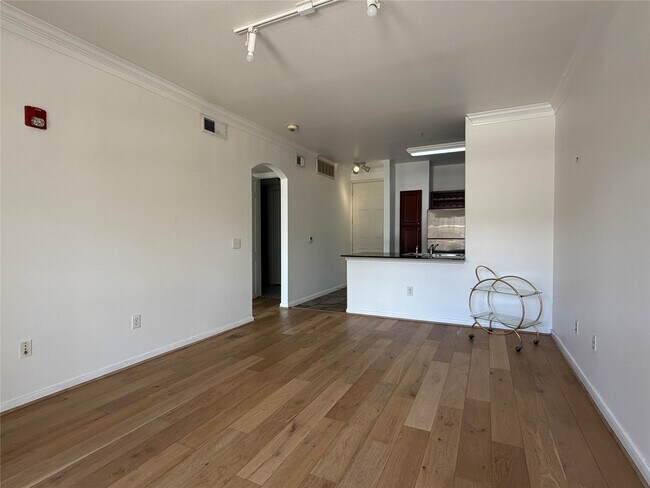 Foto del edificio - 7575 Kirby Dr