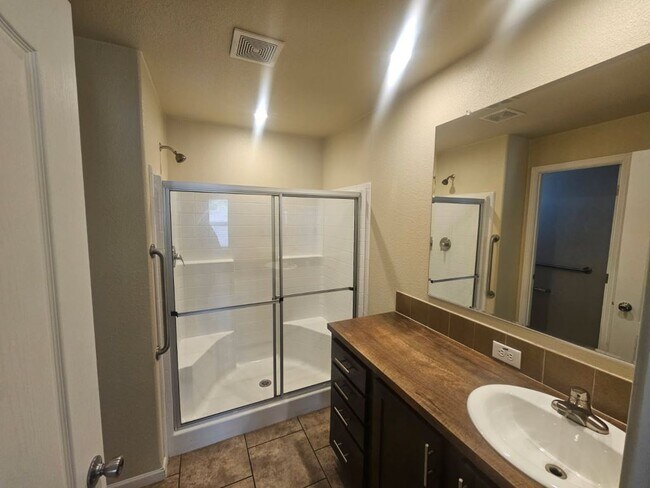 Foto del edificio - 1601 S Sandhill Rd