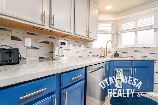 Building Photo - Fully Furnished 2BD/1BA Condo – Ideal for Traveling Professionals