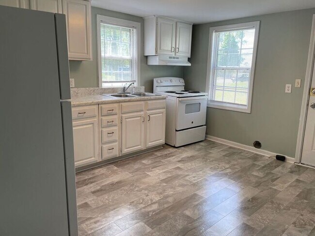 Building Photo - 1004 S Layton Avenue, Dunn