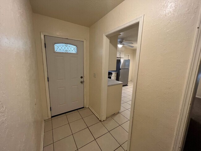 Building Photo - Great 4 Bed on a Shaded Lot!
