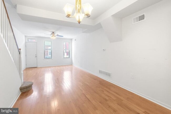 Building Photo - 2039 McClellan St
