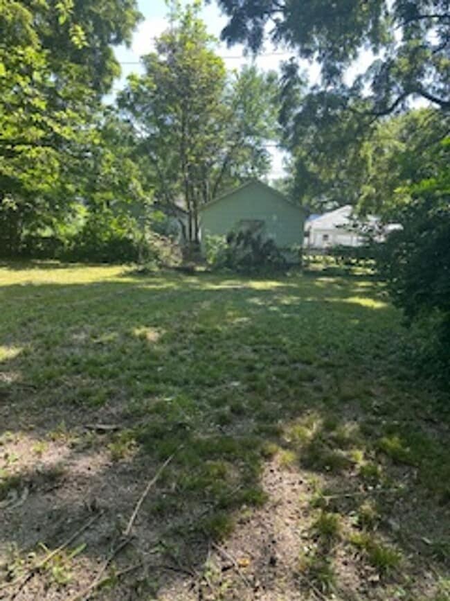 Building Photo - Beautiful 4 Bedroom 2 Bath in Heart of Kan...