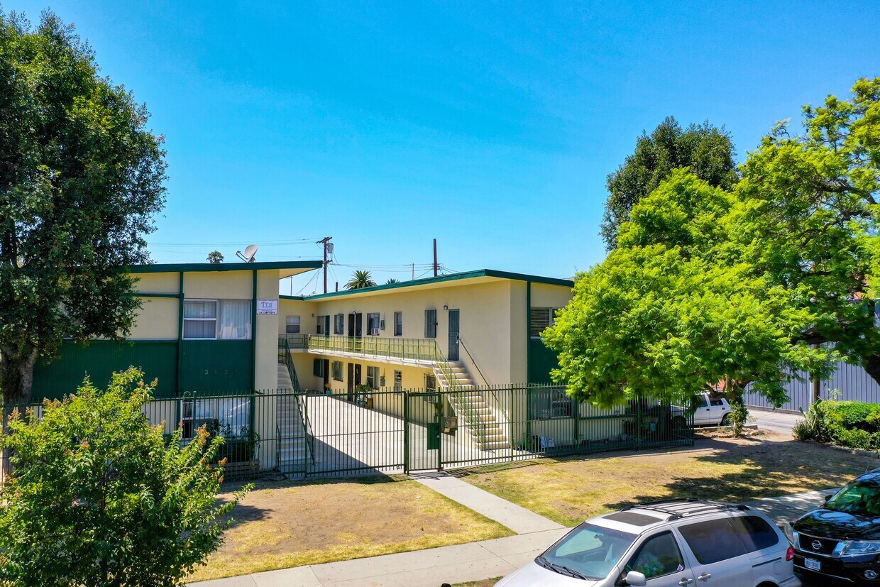 Primary Photo - 2619-2631 Brighton Ave