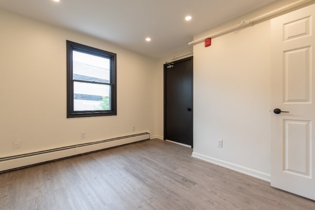 Building Photo - 32 Cargill St