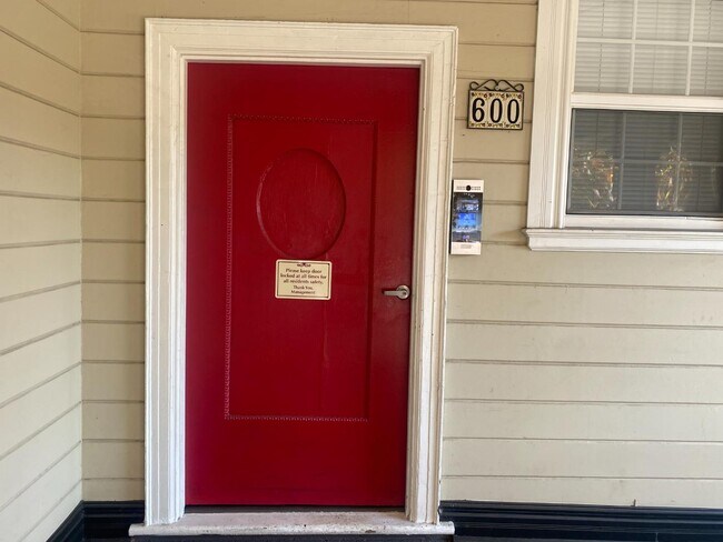 Building Photo - 600 S 9th St