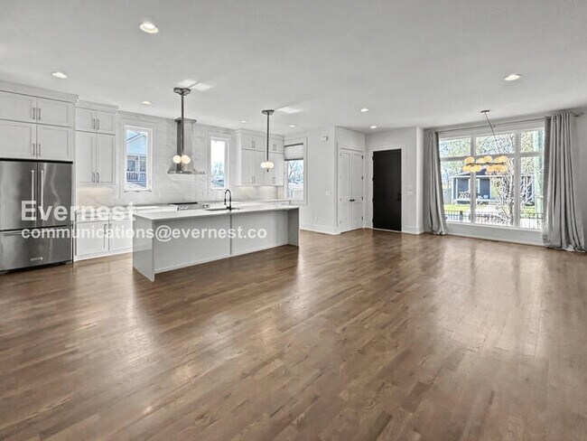 Building Photo - 1011 Garfield St