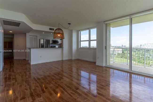 Foto del edificio - 19501 W Country Club Dr