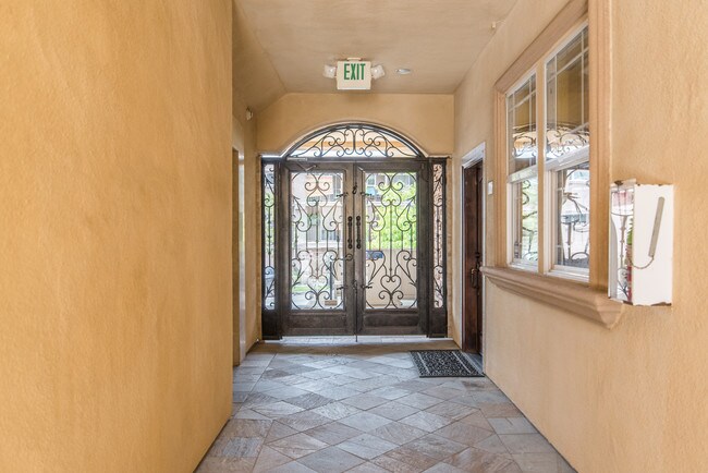 Foto del edificio - 650 E Palm Ave