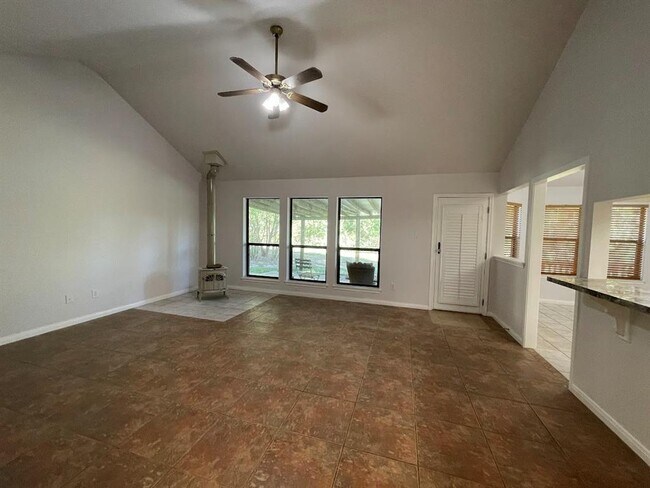 Foto del edificio - 5001 Blue Bluff Rd