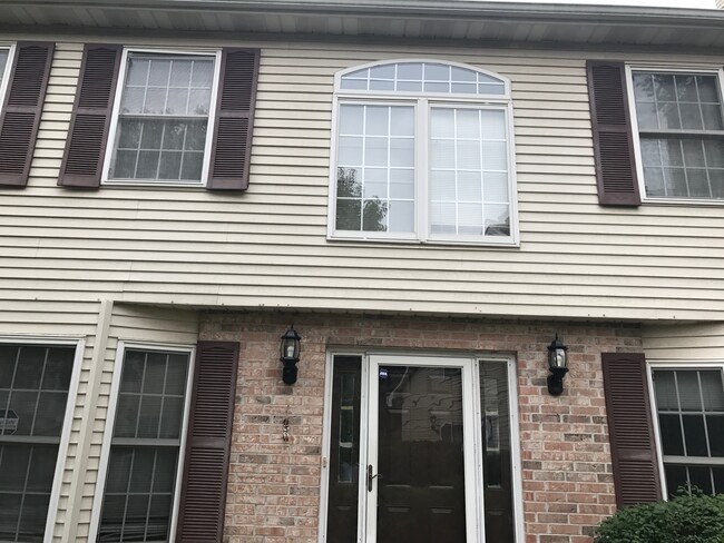Building Photo - 1495 Laurel Oaks Dr