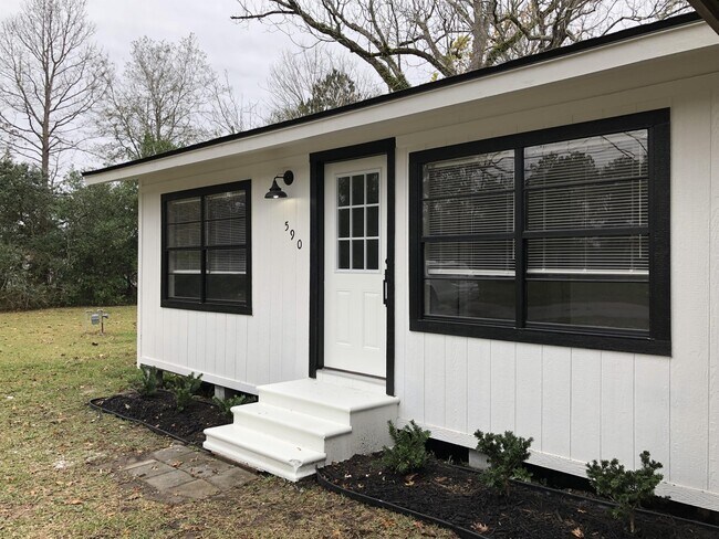 Foto del edificio - 590 Parks St