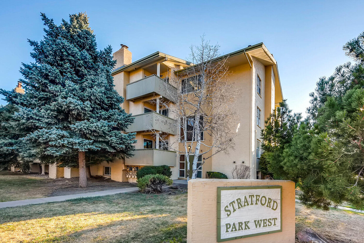 Stratford Park West Condominiums (View from 30th St) - 3035 Oneal Pky