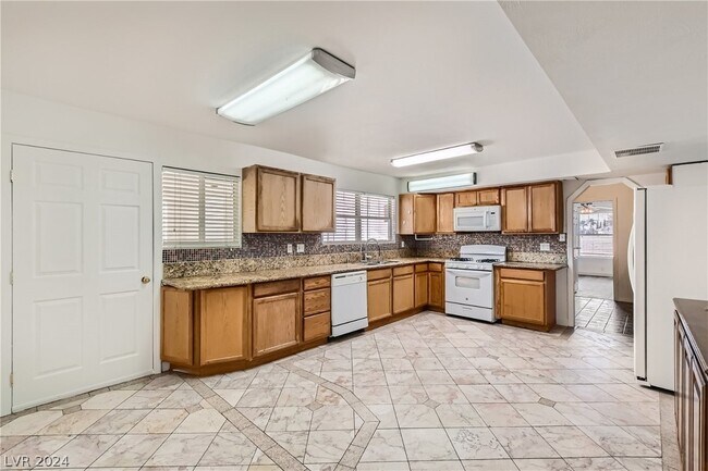 Foto del edificio - 5920 N Jones Blvd