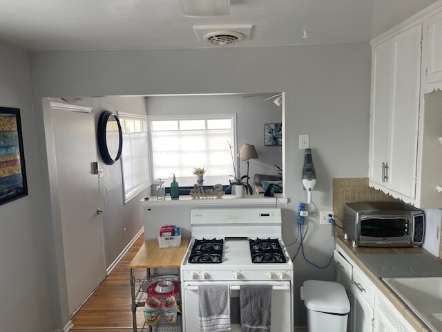 Kitchen Angle 2 - 520 Penn St