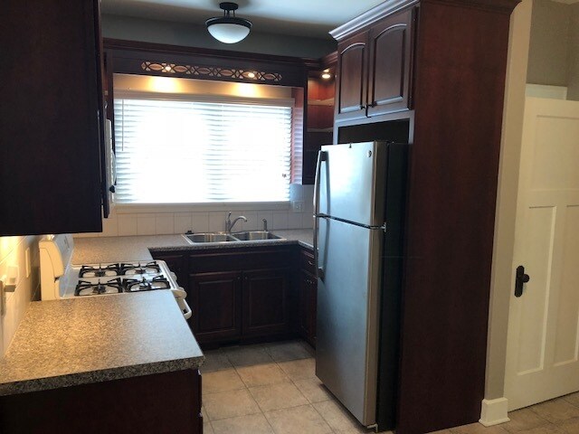 Foto del edificio - 331 Melrose Ct