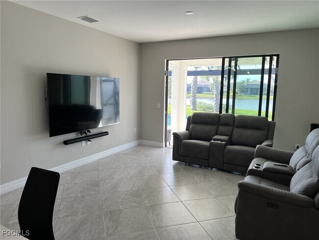 Foto del edificio - 12048 Westmoreland Way