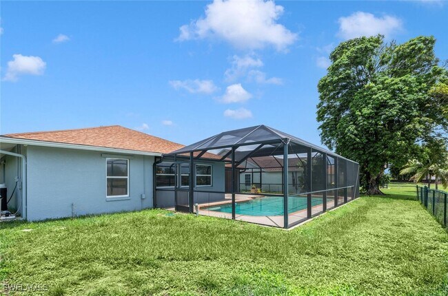 Building Photo - 1094 Grove Dr