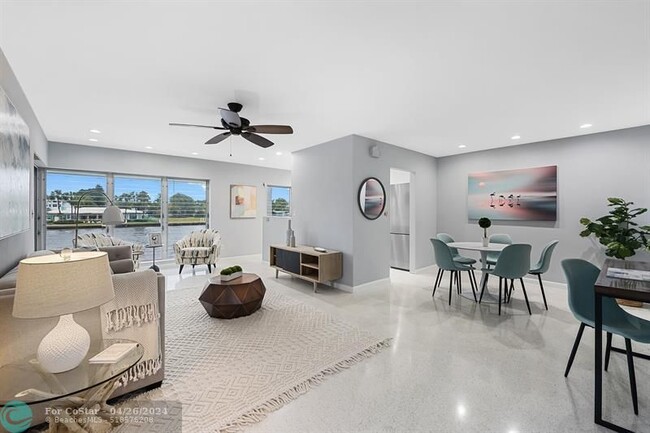 Building Photo - 561 Bayshore Dr