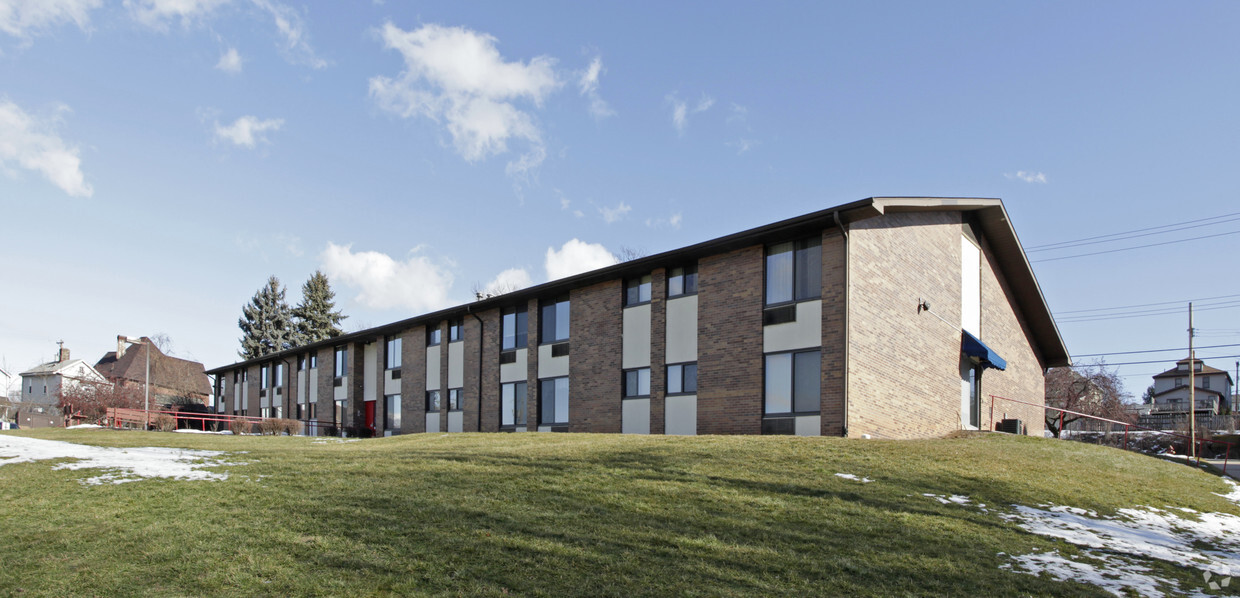 Primary Photo - Versailles Apartments