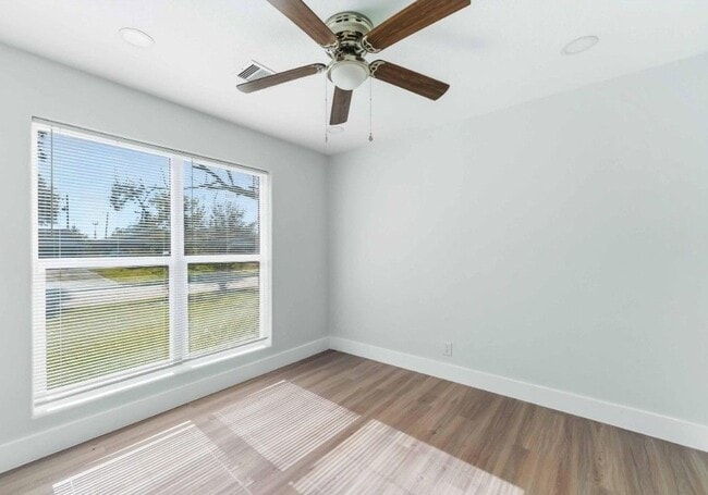 Building Photo - 3923 Hickok Ln