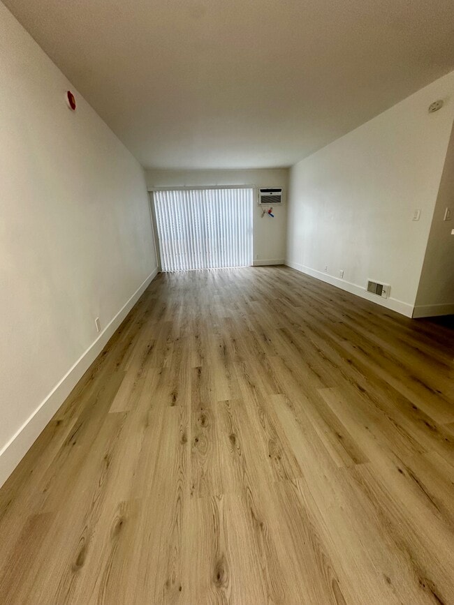 Foto del edificio - 18414 Collins St