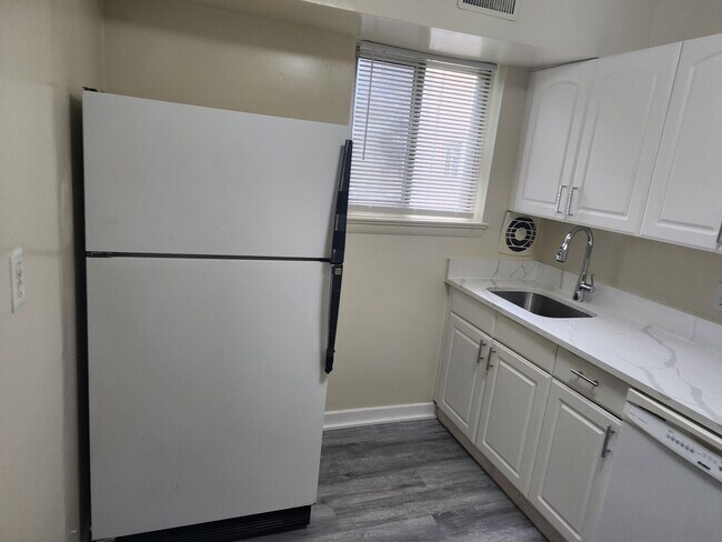 Foto del edificio - 11316 Cherry Hill Rd