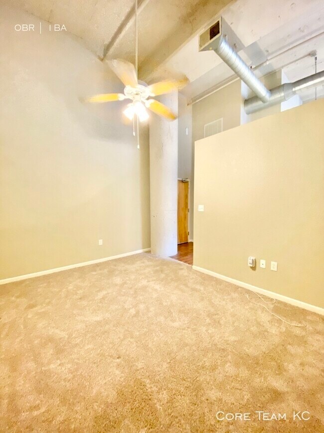 Foto del edificio - Studio For Rent in the West 7th St. Lofts!
