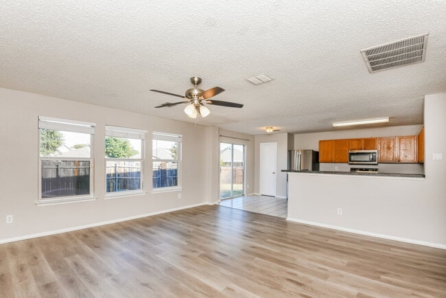 Foto del edificio - 10024 Chapel Rock Dr