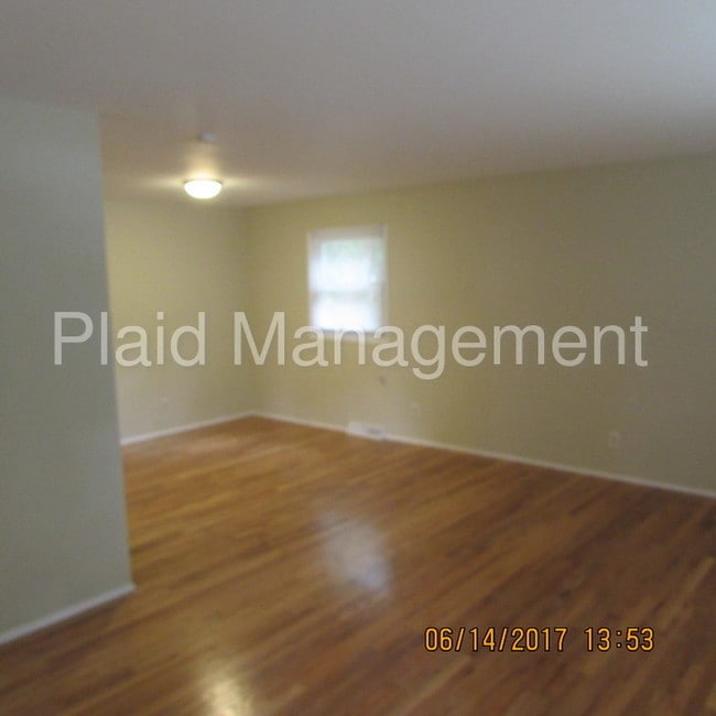 Building Photo - 1620 NW 66th Ter