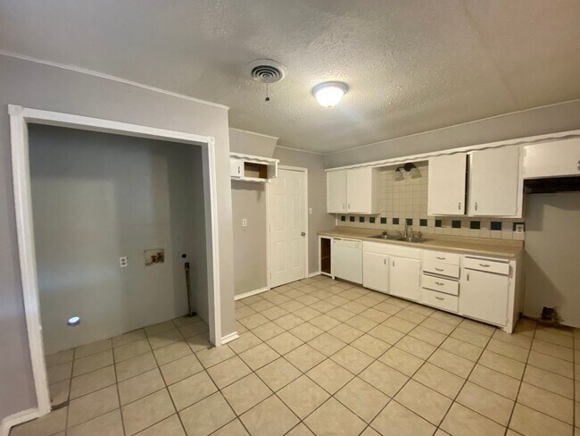 Foto del edificio - Move In Special - First month half off of ...