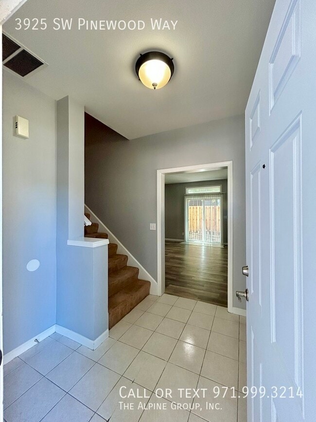 Building Photo - 3925 SW Pinewood Way